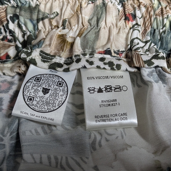 Lita by Ciara FLUID PRINT TIE WAIST PANTS IN ANIMAL FLORAL Satin Beige Sz L EUC - Picture 9 of 12